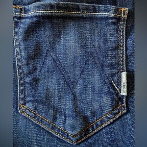 MOTHER High-Waisted Looker Flowers From the Storm Dark Blue Denim Jeans. Size 28